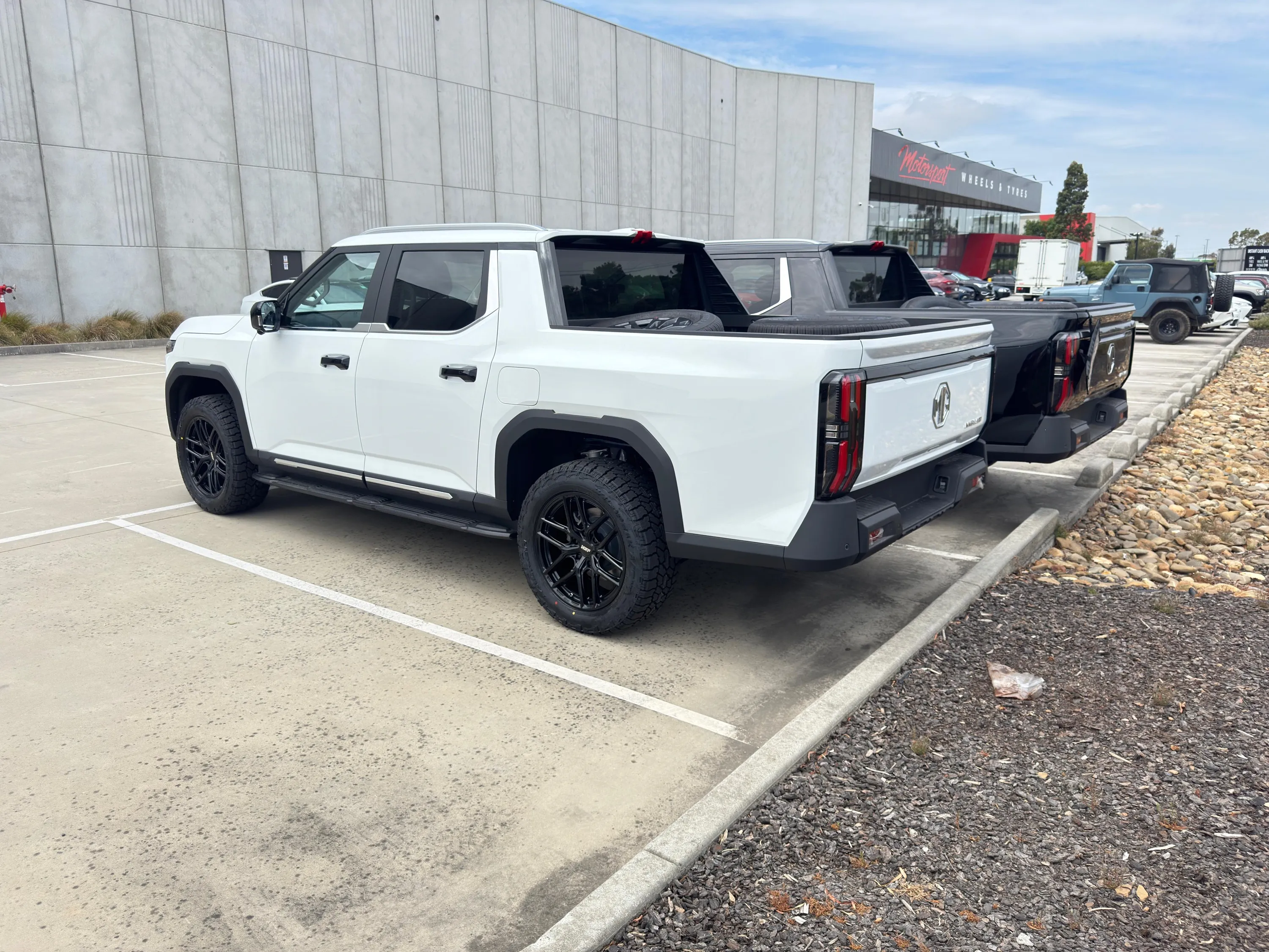 MG U9 with HRF STEALTH 20X9 WHEELS SATIN BLACK |  | MG
